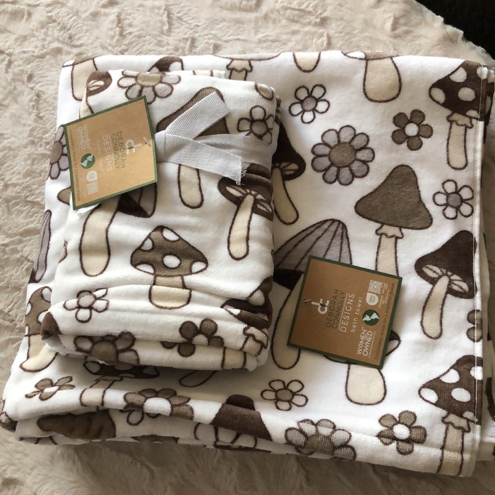 Deborah Connolly MUSHROOM Print Hand and Bath Towel Set